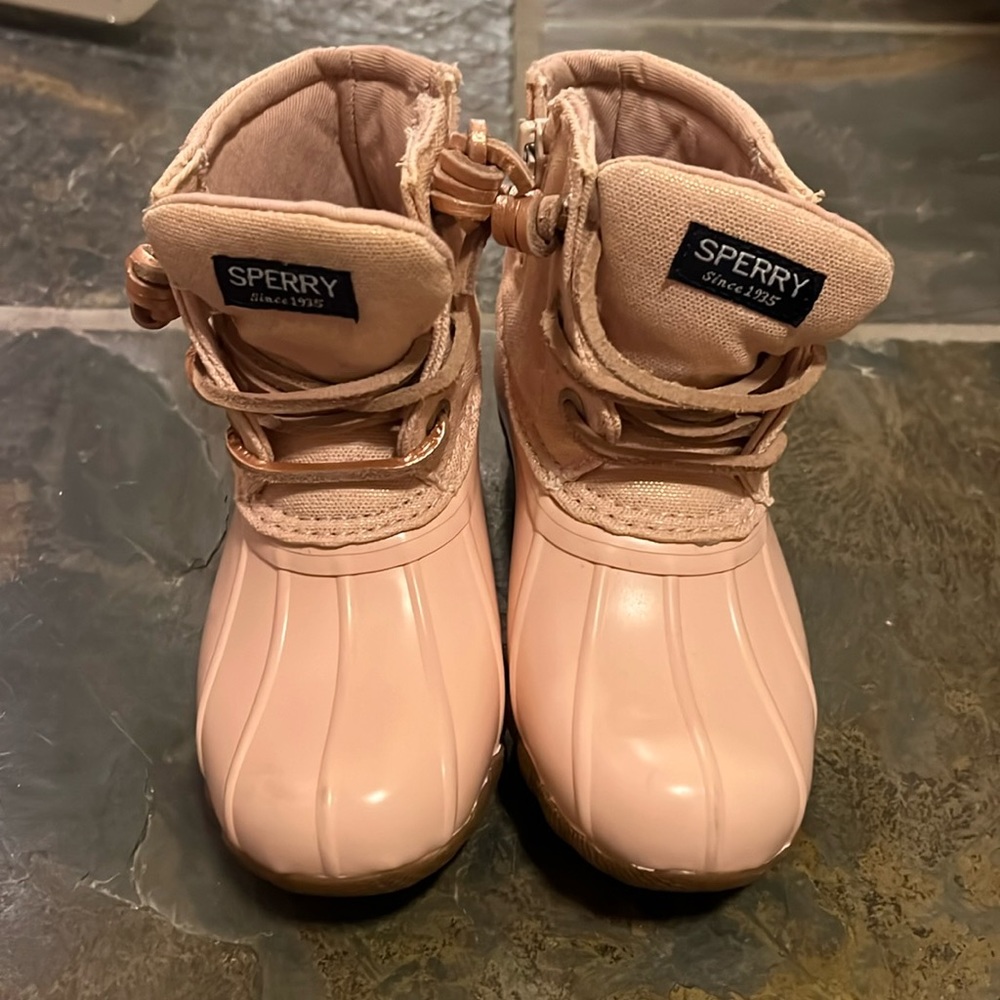 Sperry saltwater boot pink size 9